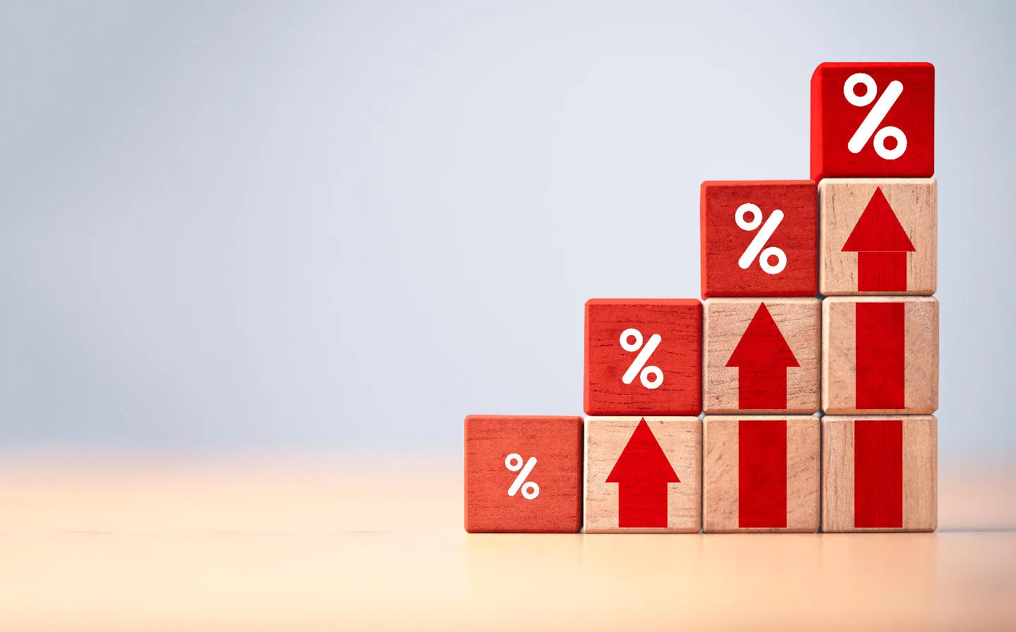  Wooden blocks with percentage and arrows